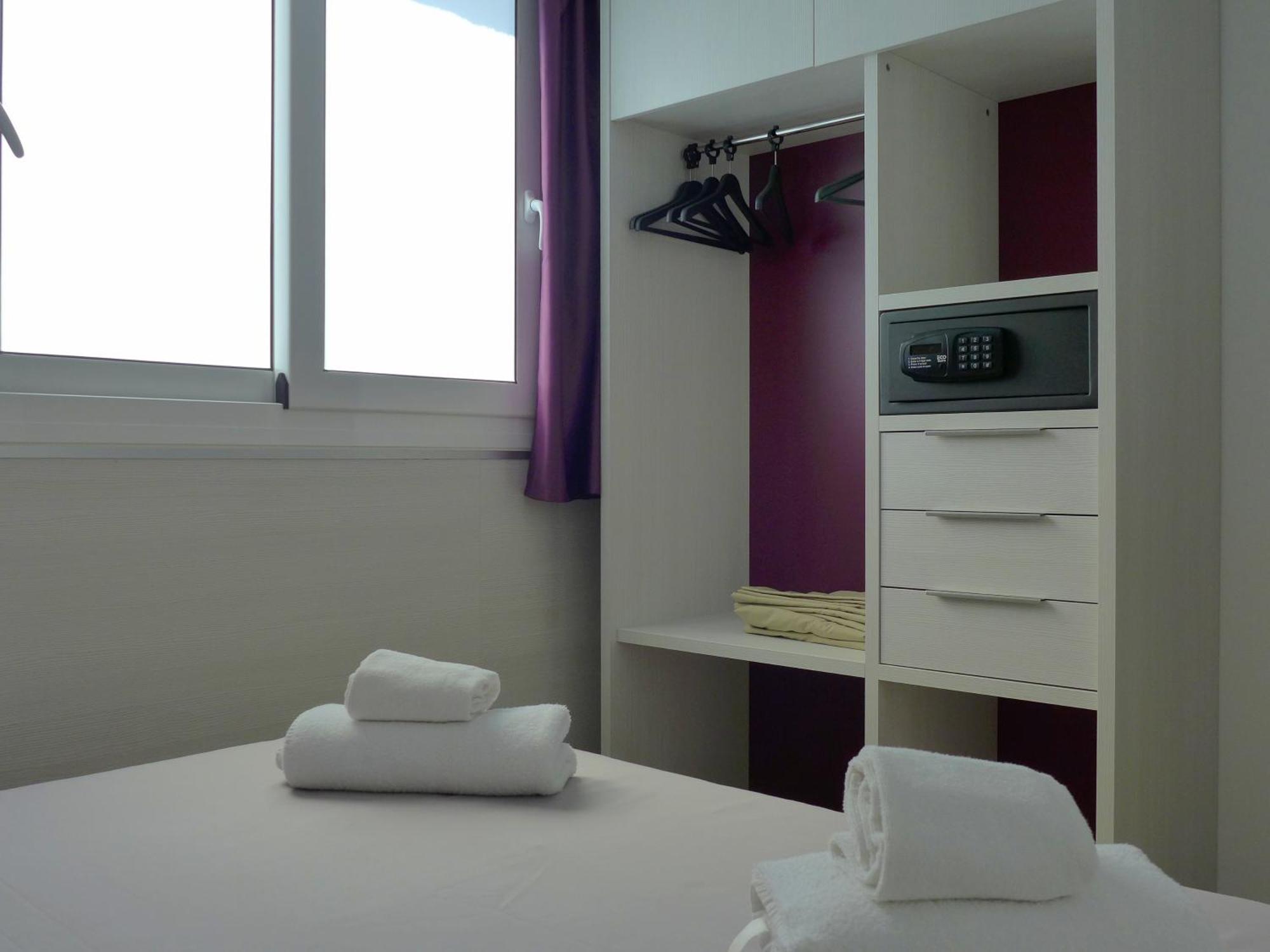 סאלו Rentalmar Navarra Family Suites חדר תמונה
