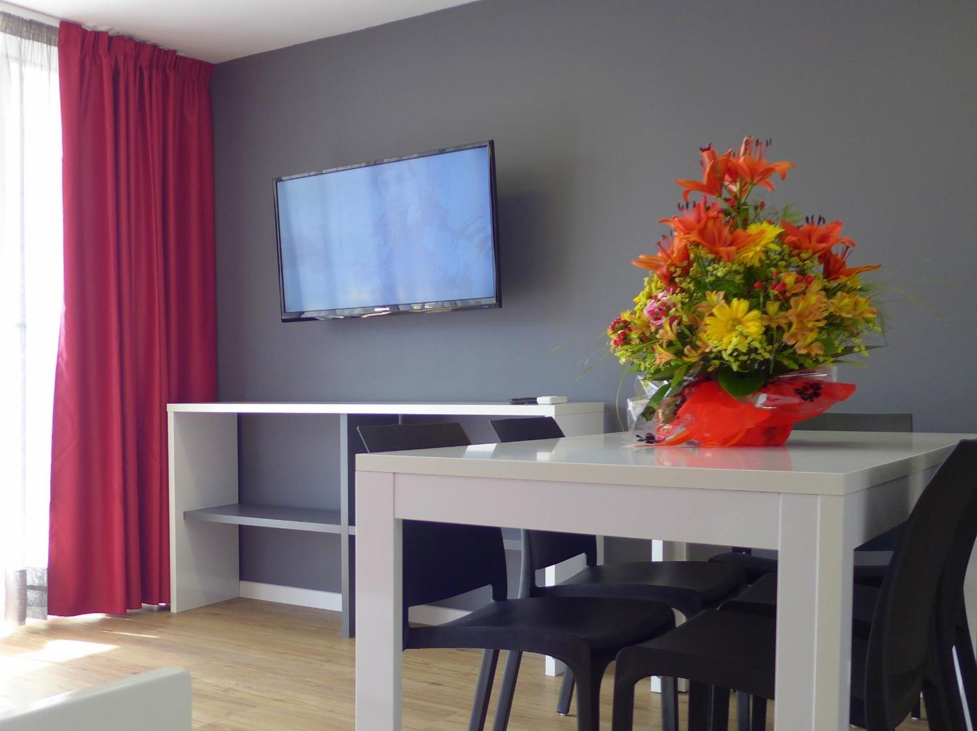 סאלו Rentalmar Navarra Family Suites חדר תמונה
