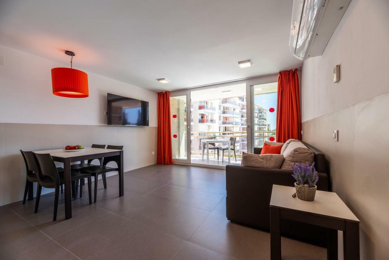 סאלו Rentalmar Navarra Family Suites חדר תמונה
